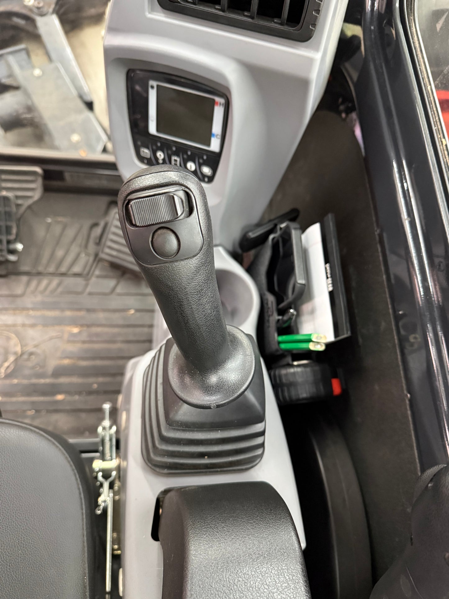 033 Phone Holder and Organizer